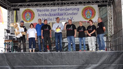 Scheckübergabe zum Sommerfest vom Verein Zur Förderung krebskranker Kinder Halle/Saale e.V.