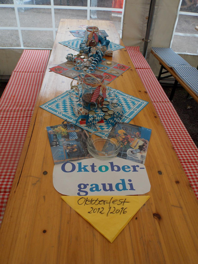 Themen - Tisch zur jährlichen Oktober Gaudi beim zehnjährigen Vereinsjubiläum